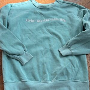 Livin the dog mom life Teal Graphic Sweatshirt sz medium by comfort colors